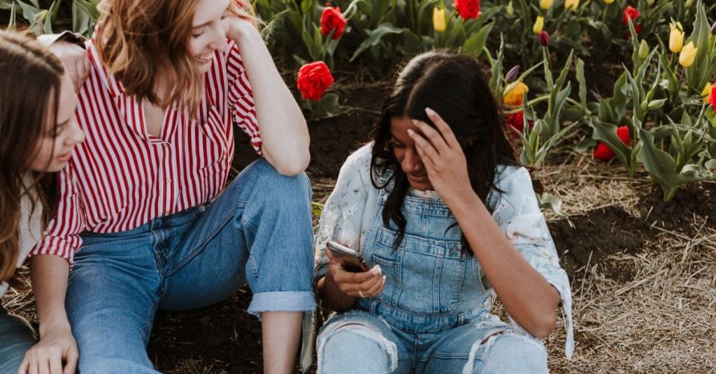 tiktok-jeunes-smartphone