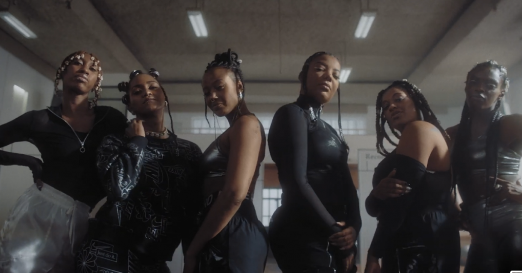 femmes-noires-groupe-danse