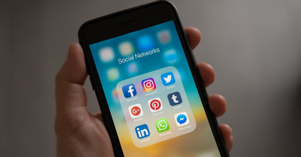 telephone-reseaux-sociaux