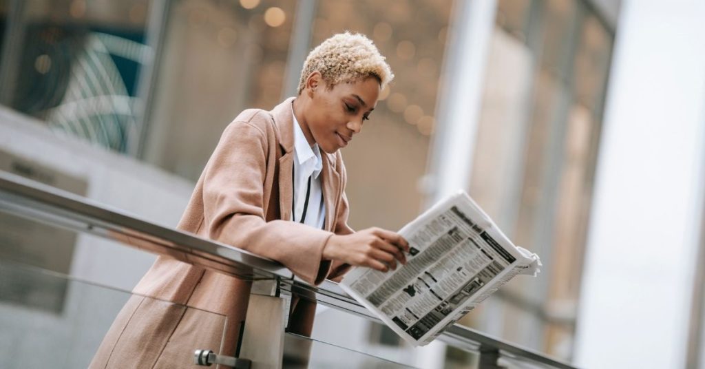 femme-journal-hauteur-expert