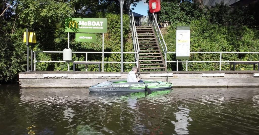 eau-ponton-bateau-commande-mcdonalds-fast-food