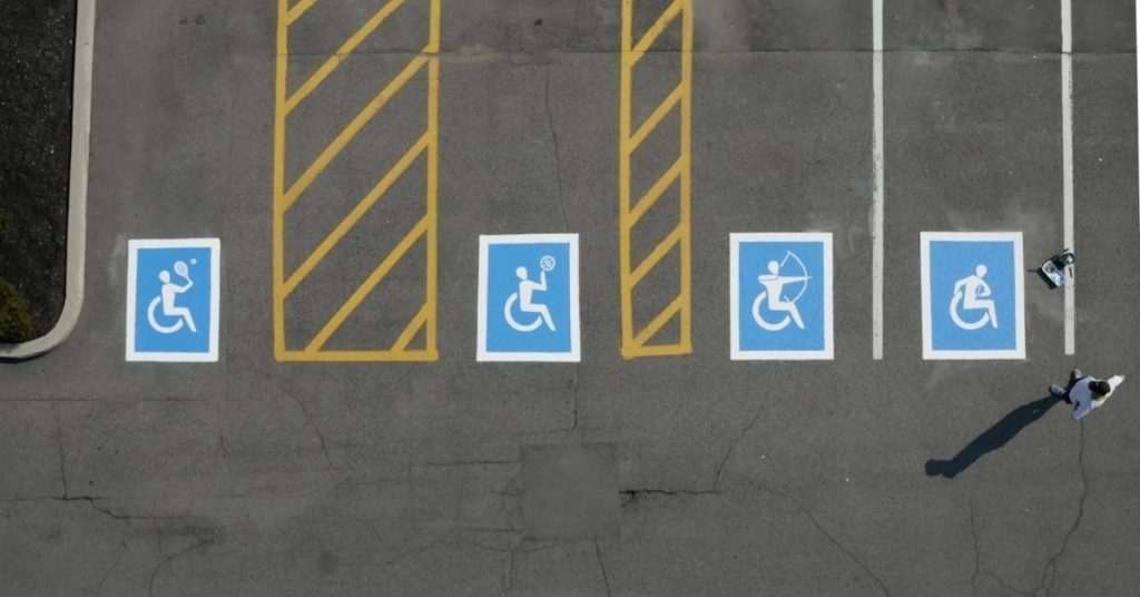 place-parking-symbole-personnalise-handicap-sports-decathlon