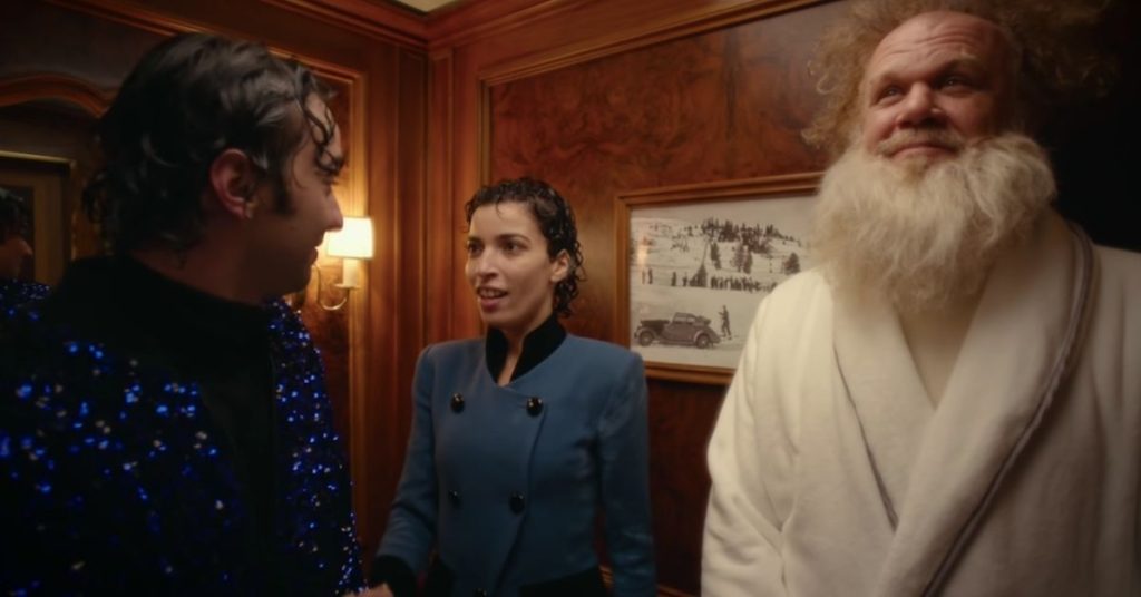 fil-ascenseur-couple-vieillard-noël-zara