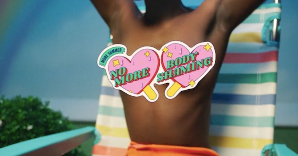 femme-transat-été-topless-boobstickers