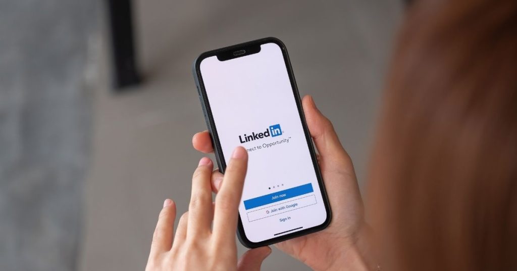 main-telephone-linkedin-genz