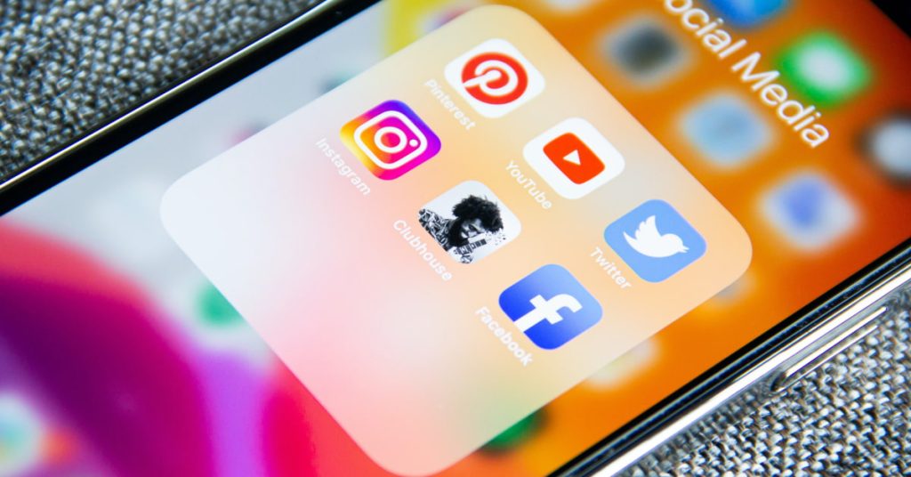 telephone-screen-reseaux-sociaux-icones