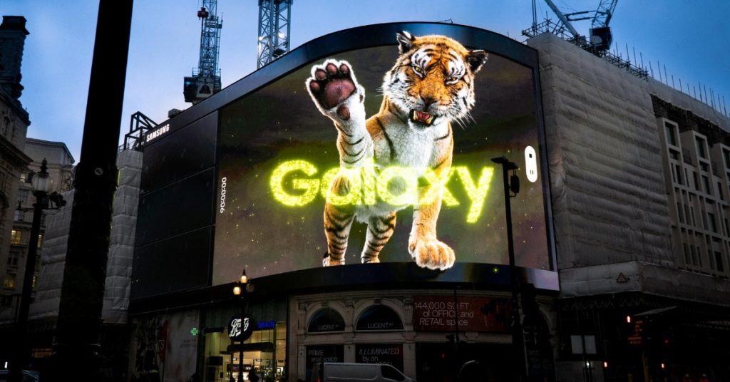 ecran-geant-tigre-rugissement-publicite-samsung