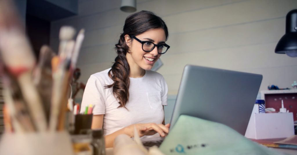 femme-bureau-entreprendre-vivre-passion