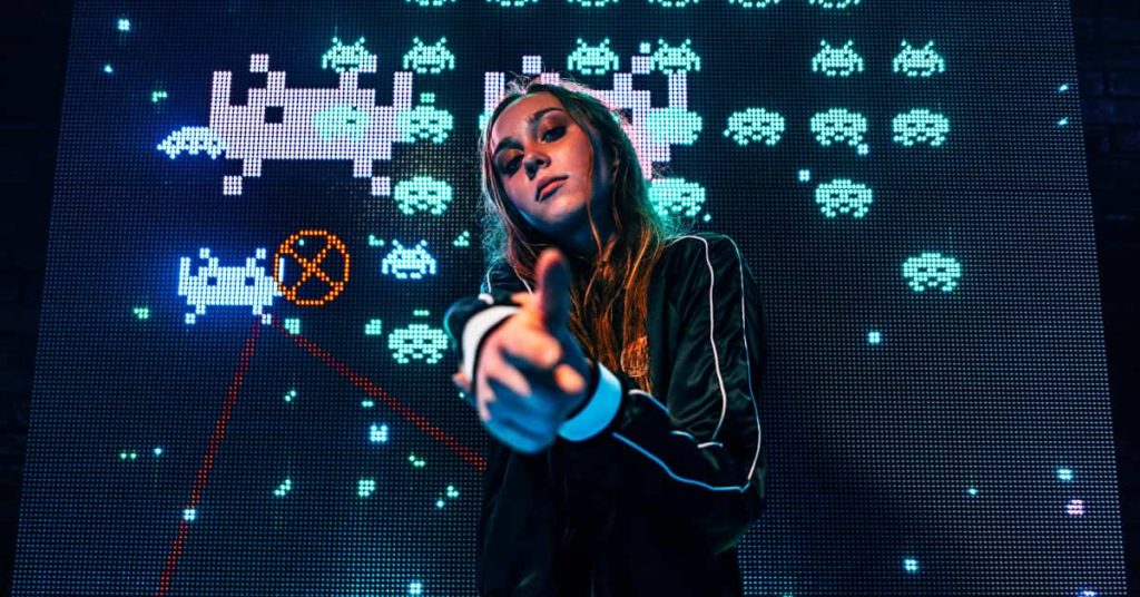 femme-bomber-ecran-jeu-video