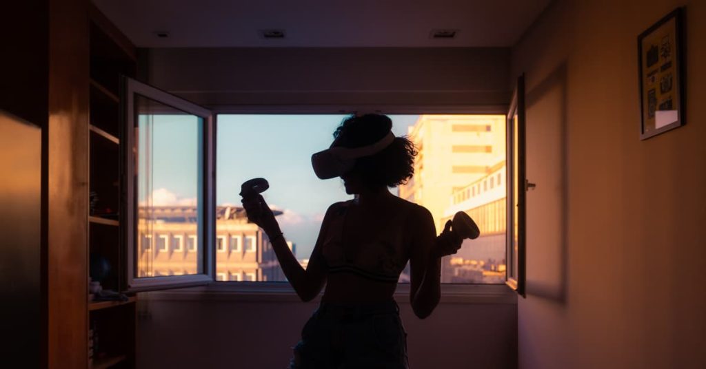 femme-casque-realite-virtuelle-augmentee-web3