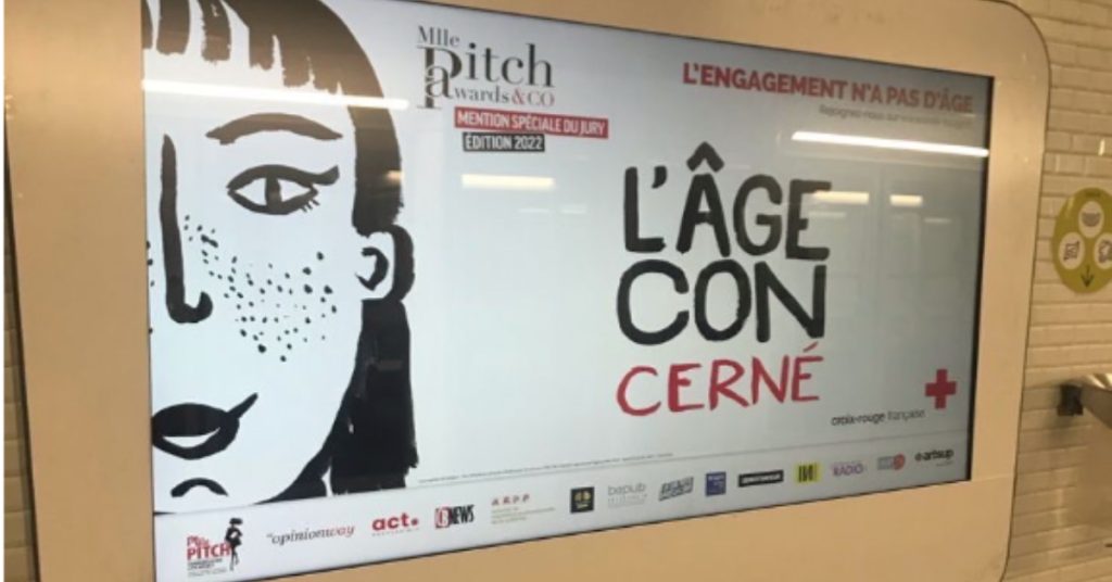 campagne-affichage-digital-age-con-engagement-jeunes-croix-rouge