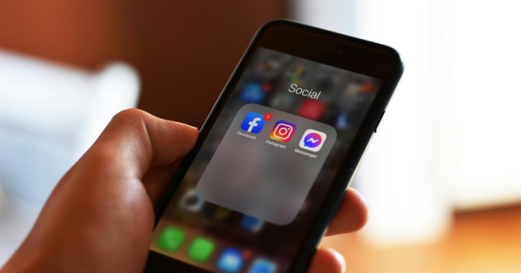JUPDLC-digital-college-social-shopping-Pexels _ Brian Ramirez
