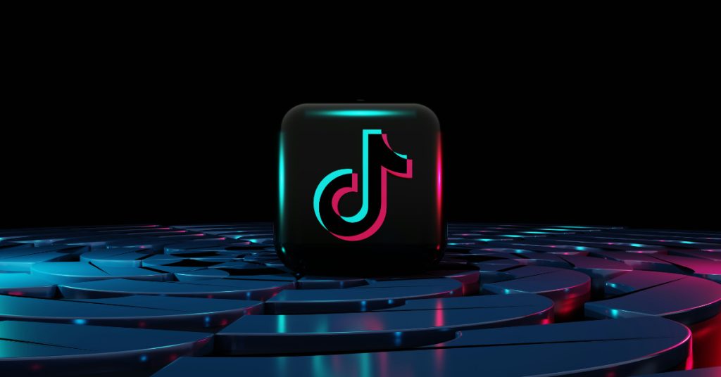 tiktok-remplace-humains-IA