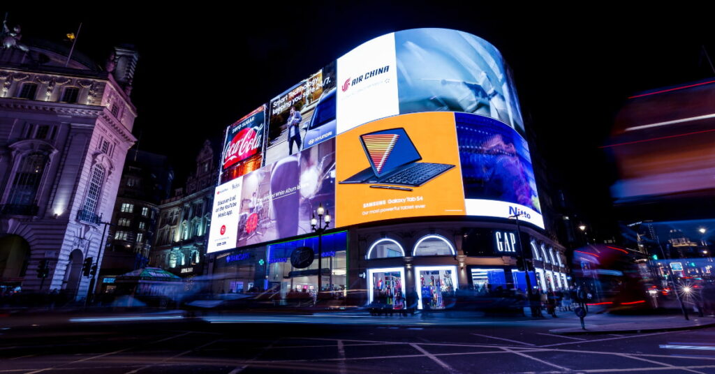 jupdlc-saatchi-saatchi-retargeting-surconsommation-agences-responsabilite