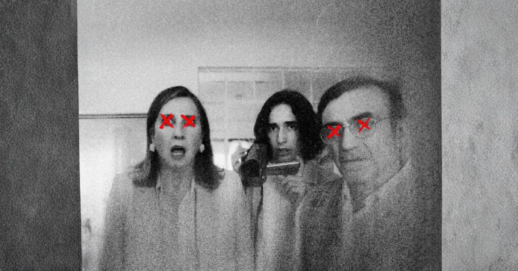 Visages publicité l'anniversaire de trop, noir et blanc, yeux marqués d'une crois rouge, style horreur, spot Valentin Haüy