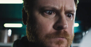 visage d'un homme en colere