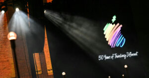 Apple, 50 ans et un défi existentiel : réussir le tournant de l'IA