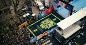 sas départ semi paris 8 mars 2026 campagne HOKA Pavillon Noir journée internationale des droits des femmes