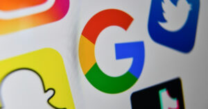 Interdiction des réseaux sociaux aux moins de 15 ans: le Sénat met son grain de sel