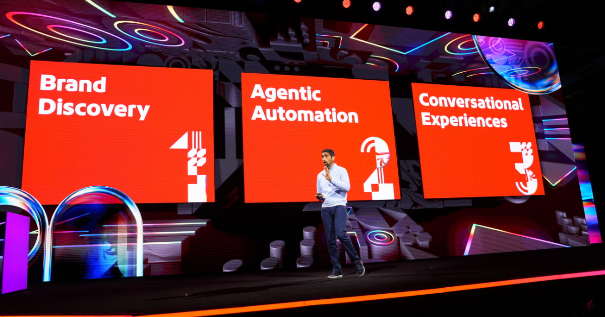 Amit Ahuja, SVP Produit Customer Experience Orchestration sur la scene d'adobe summit 2026
