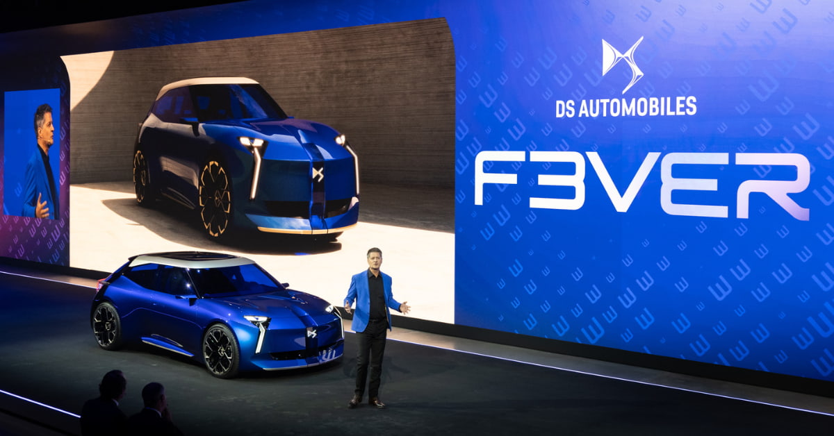 auditoire-met-scene-six-concept-cars-stellantis-hangar-y